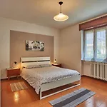 Simoni - Gla107 By Interhome Джера-Ларио