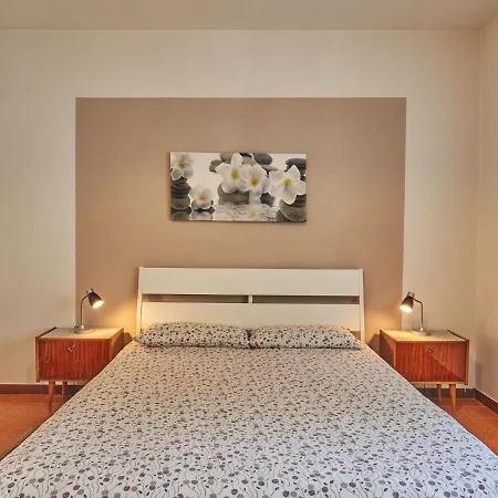 Simoni - Gla107 By Interhome * Gera Lario