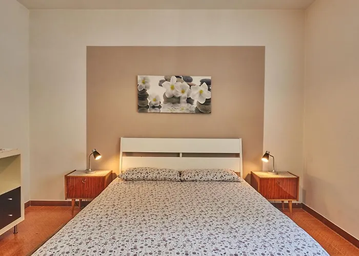 Simoni - Gla107 By Interhome * Gera Lario